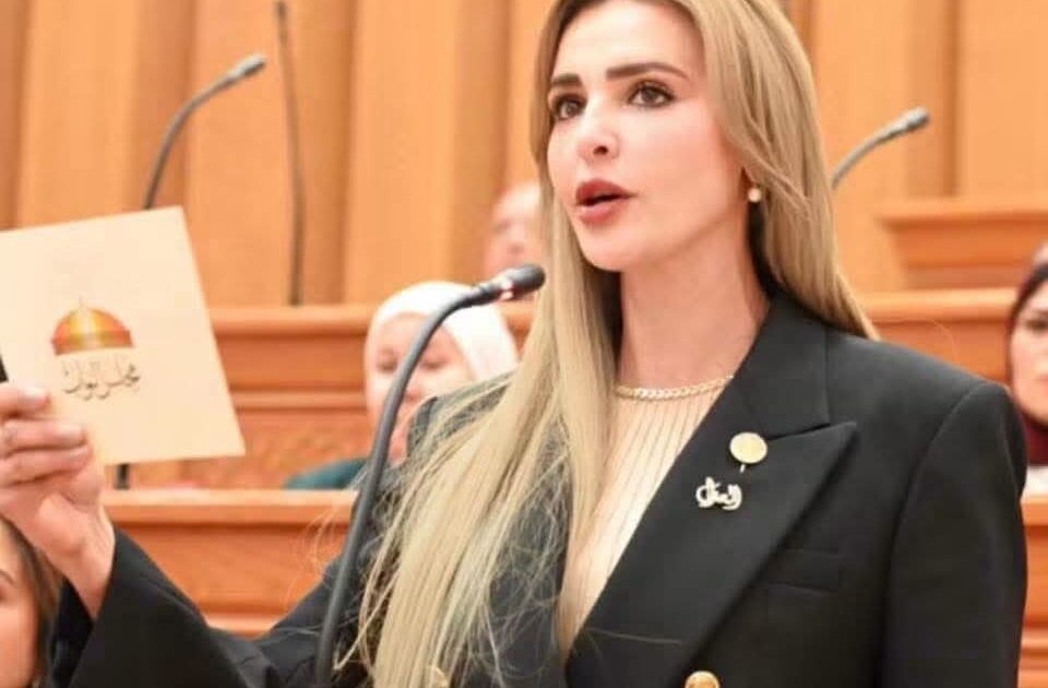 مروة حسين تفتح الملفات الشائكة لرأس غارب وتؤكد استعادة الحقوق وتوفير فرص العمل لأبناء البحر الأحمر