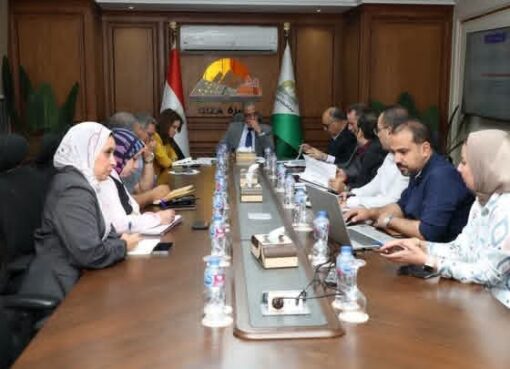 الأنصارى يتابع مستوى الأداء التنفيذي بحي جنوب الجيزة ويوجه باستمرار حملات طرق الأبواب لتوعية المواطنين بملفات التصالح