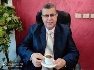 أصدقاء أيوب يهربون منه