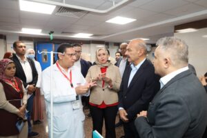 محافظ السويس يتفقد مستشفى الجامعة ويتابع الخدمات الطبية للمواطنين