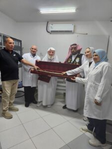 بالصور | تكريم الدكتور نظام الإدريسي وتسلم "سيف دمشقي".. جمعية الفضلي الهذلي في ضيافة مستشفى الحياة