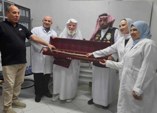 بالصور | تكريم الدكتور نظام الإدريسي وتسلم "سيف دمشقي".. جمعية الفضلي الهذلي في ضيافة مستشفى الحياة