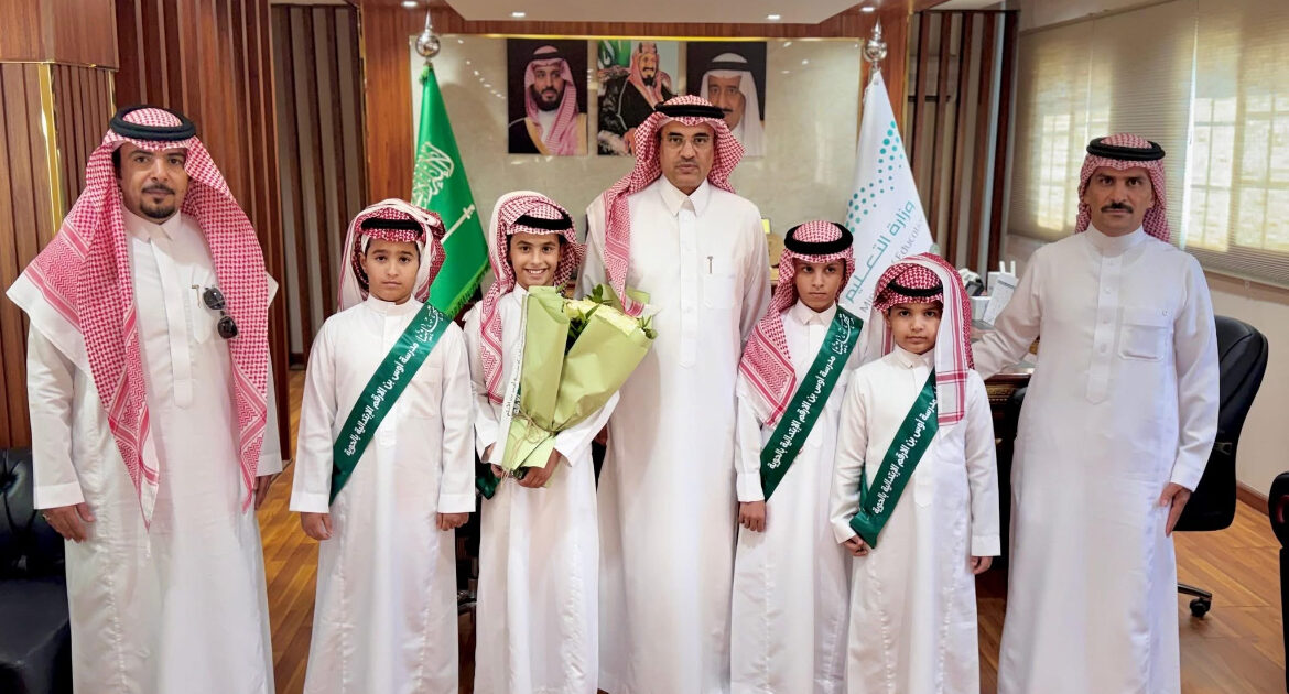 مدير تعليم الطائف يطلع على مبادرات طلاب مدرسة أوس بن الأرقم الابتدائية د. منصور نظام الدين