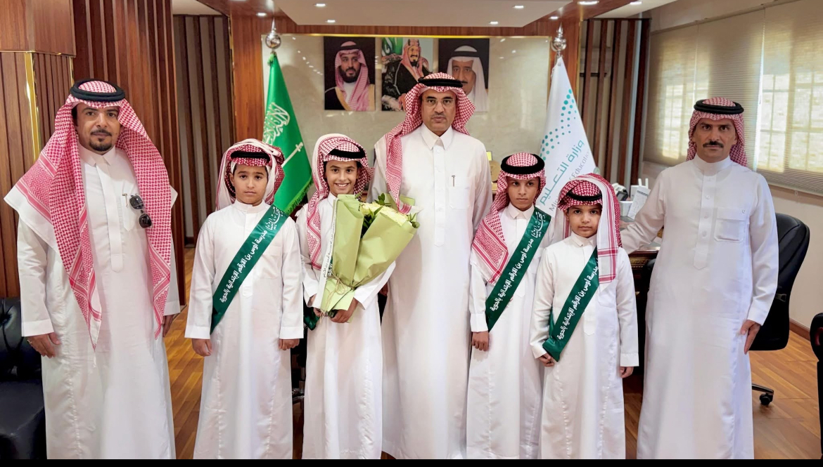 مدير تعليم الطائف يطلع على مبادرات طلاب مدرسة أوس بن الأرقم الابتدائية د. منصور نظام الدين