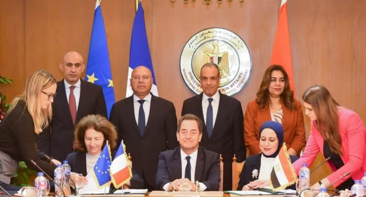 مصر وفرنسا توقعان 8 اتفاقيات جديدة لدعم الصحة والتعليم والصناعة الخضراء