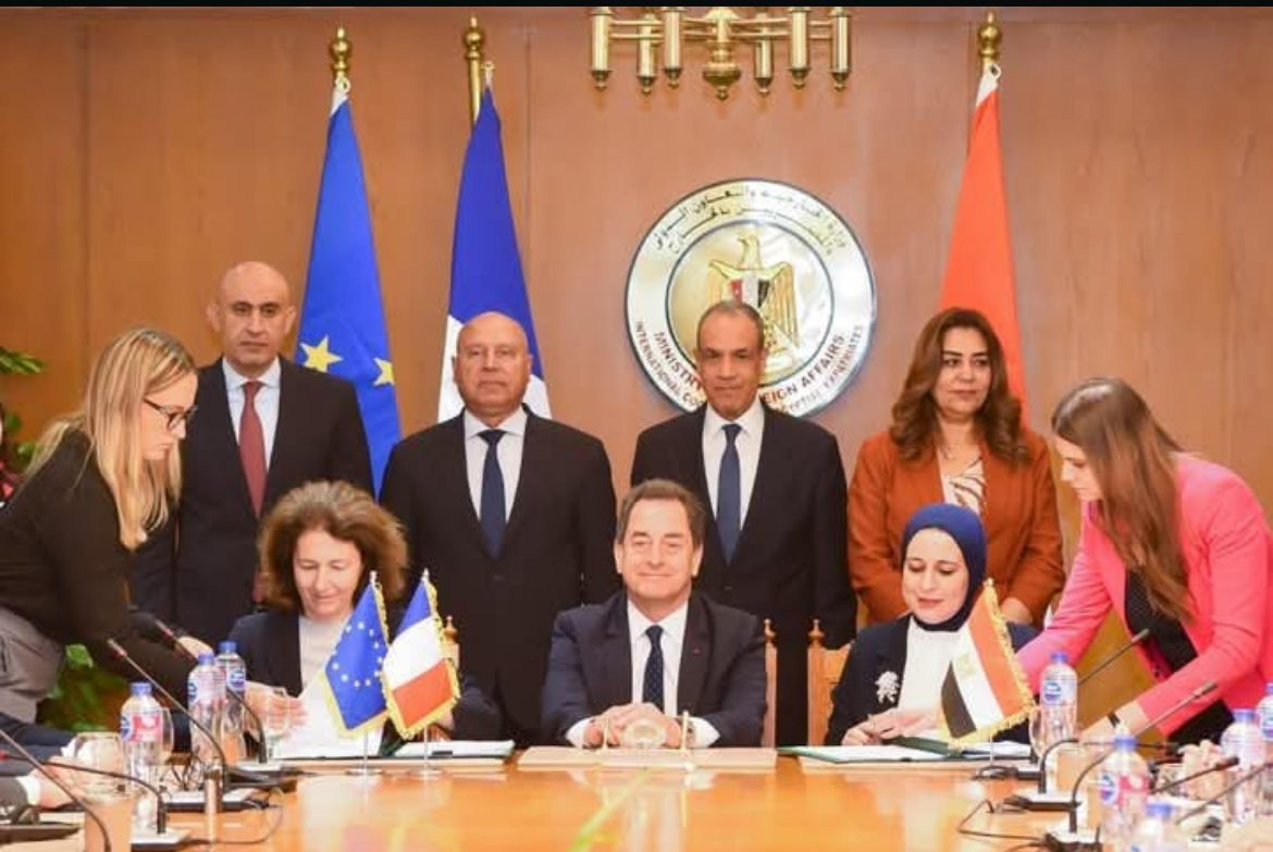مصر وفرنسا توقعان 8 اتفاقيات جديدة لدعم الصحة والتعليم والصناعة الخضراء