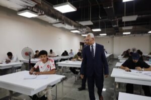 رئيس جامعة المنيا يتفقد امتحانات كلية الهندسة بجامعة المنيا الأهلية ويتابع انتظام عمل الإدارات المعنية