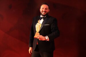 للمرة الثانية على التوالي.. Niche MAGAZINE Middle East تكرّم الدكتور هاني أسامة تقديرًا لإسهاماته في عده قطاعات
