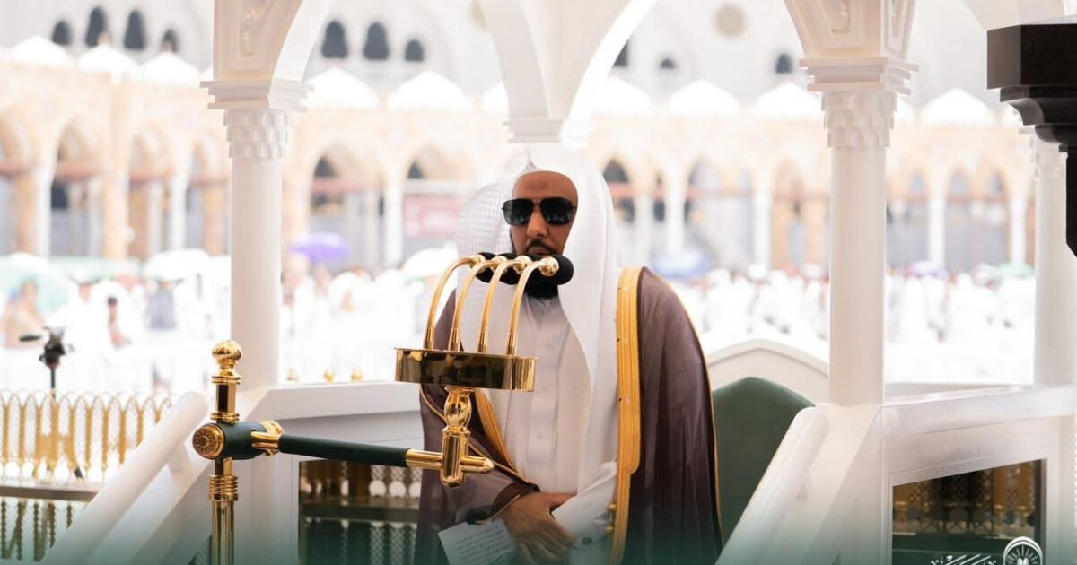 الجهني يؤم المصلين لصلاة الجمعة بالمسجد الحرام