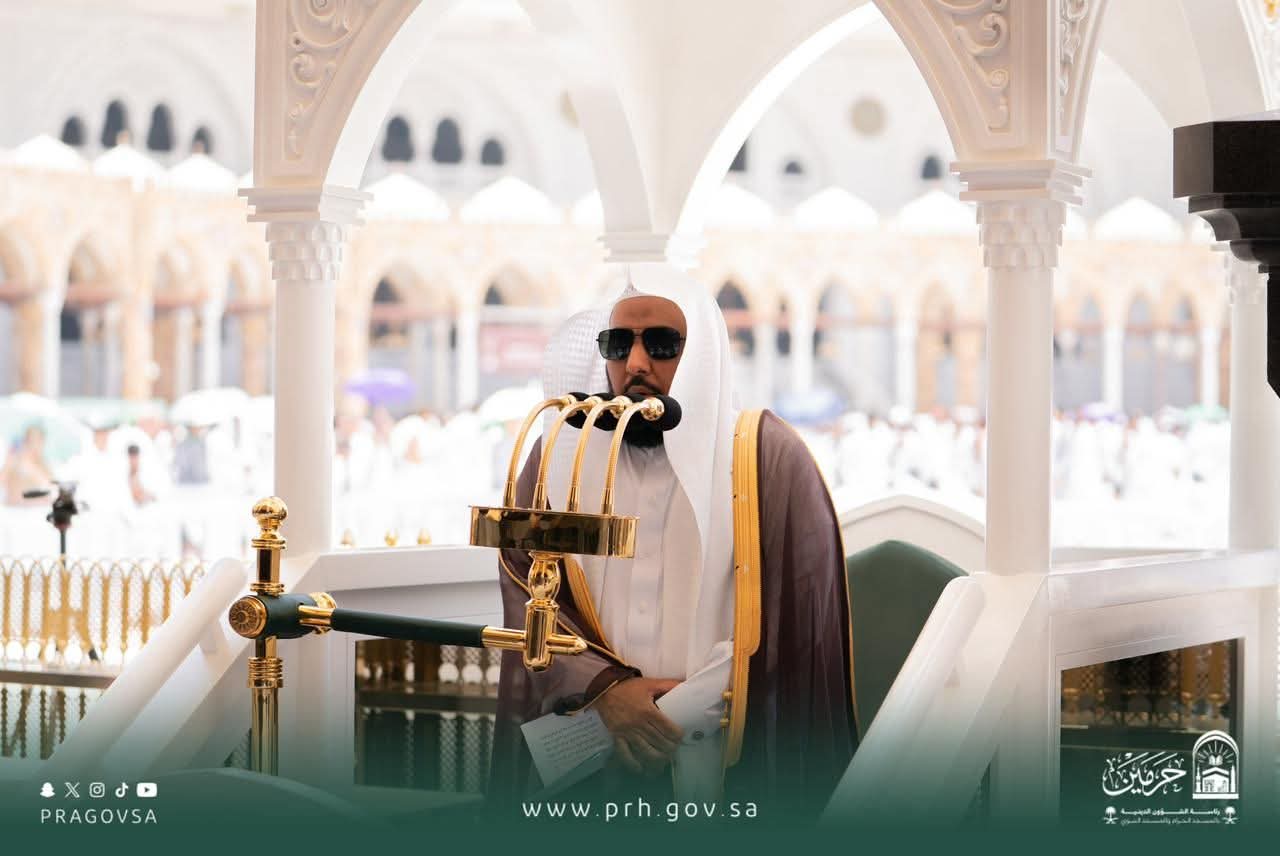 الجهني يؤم المصلين لصلاة الجمعة بالمسجد الحرام