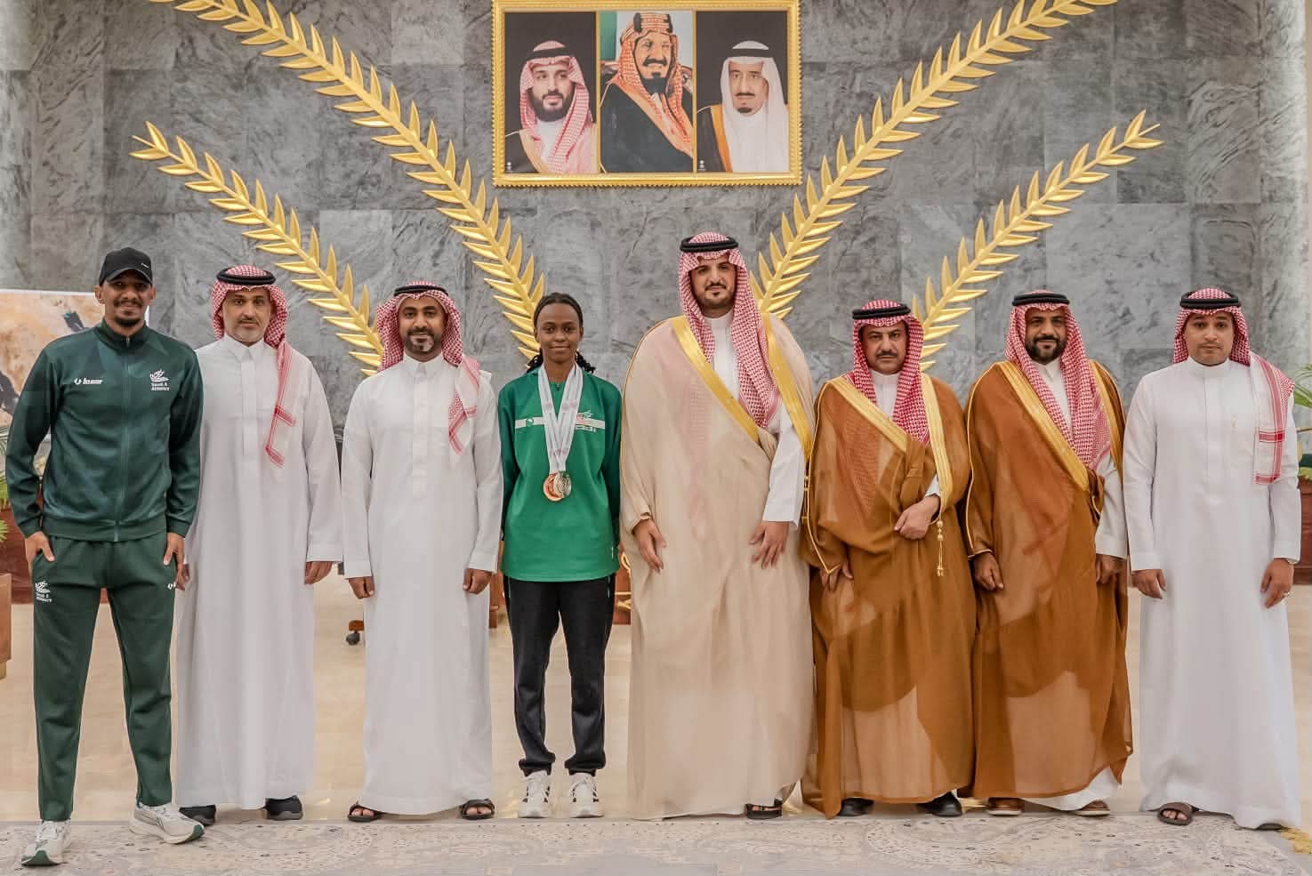 محافظ الطائف يكرّم اللاعبة مريم محجب لإنجازها في البطولة العربية لألعاب القوى
