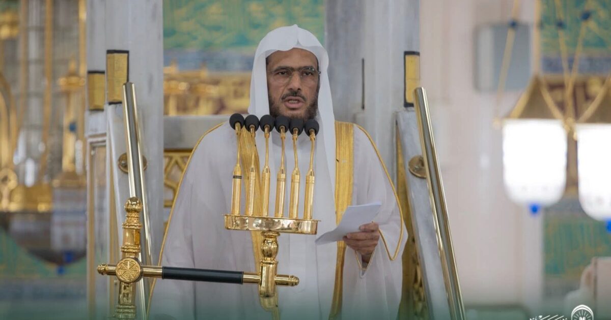الثبيتي يؤم المصلين لصلاة الجمعة بالمسجد النبوي الشريف
