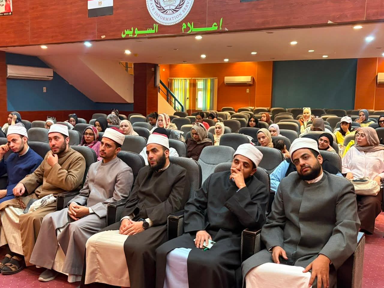 ندوة " نشر ثقافة العمل التطوعي بين الشباب وزيادة الوعى بالبيئة" بمجمع إعلام السويس
