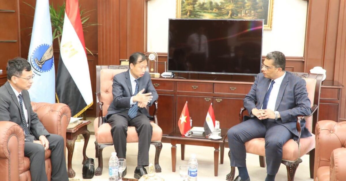 محافظ البحر الأحمر يستقبل السفير الفيتنامى لبحث سبل التعاون المشترك