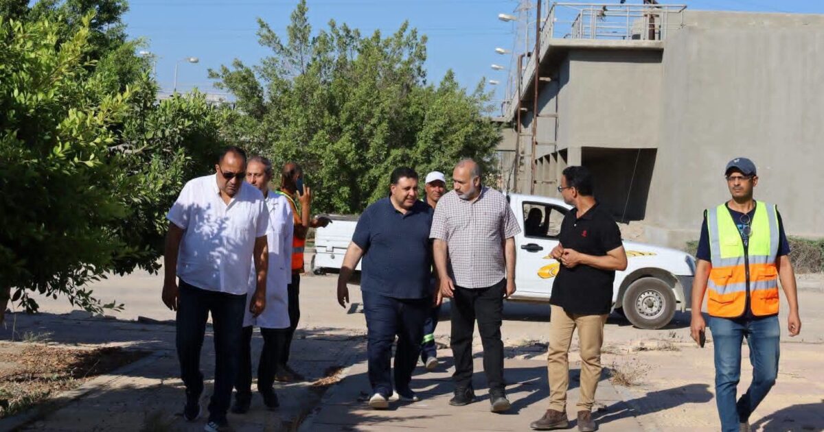 رئيس مياه البحيرة يفاجئ المعمل المركزي للصرف الصحي بزيارة ميدانية
