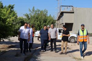 رئيس مياه البحيرة يفاجئ المعمل المركزي للصرف الصحي بزيارة ميدانية