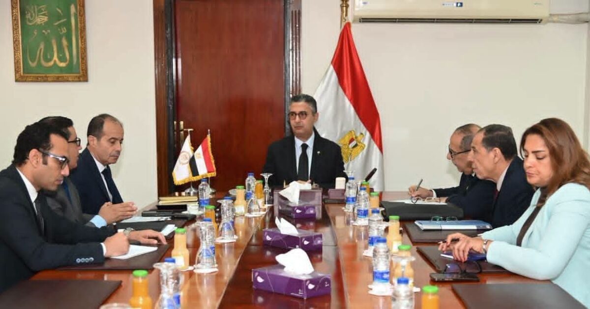 وزير التموين : استكمال صرف باقي مستحقات مزارعي قصب السكر خلال الأسبوع المقبل