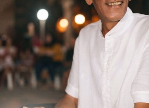 " ليس الفتى الذي قال : قد كان أبي ... بل ها أنا ذا " 