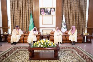 معالي رئيس الشؤون الدينية يزور سماحة مفتي عام المملكة.. وسماحته يشيد بجهود الرئاسة في خدمة قاصدي الحرمين الشريفين وتعزيز رسالتها العلمية
