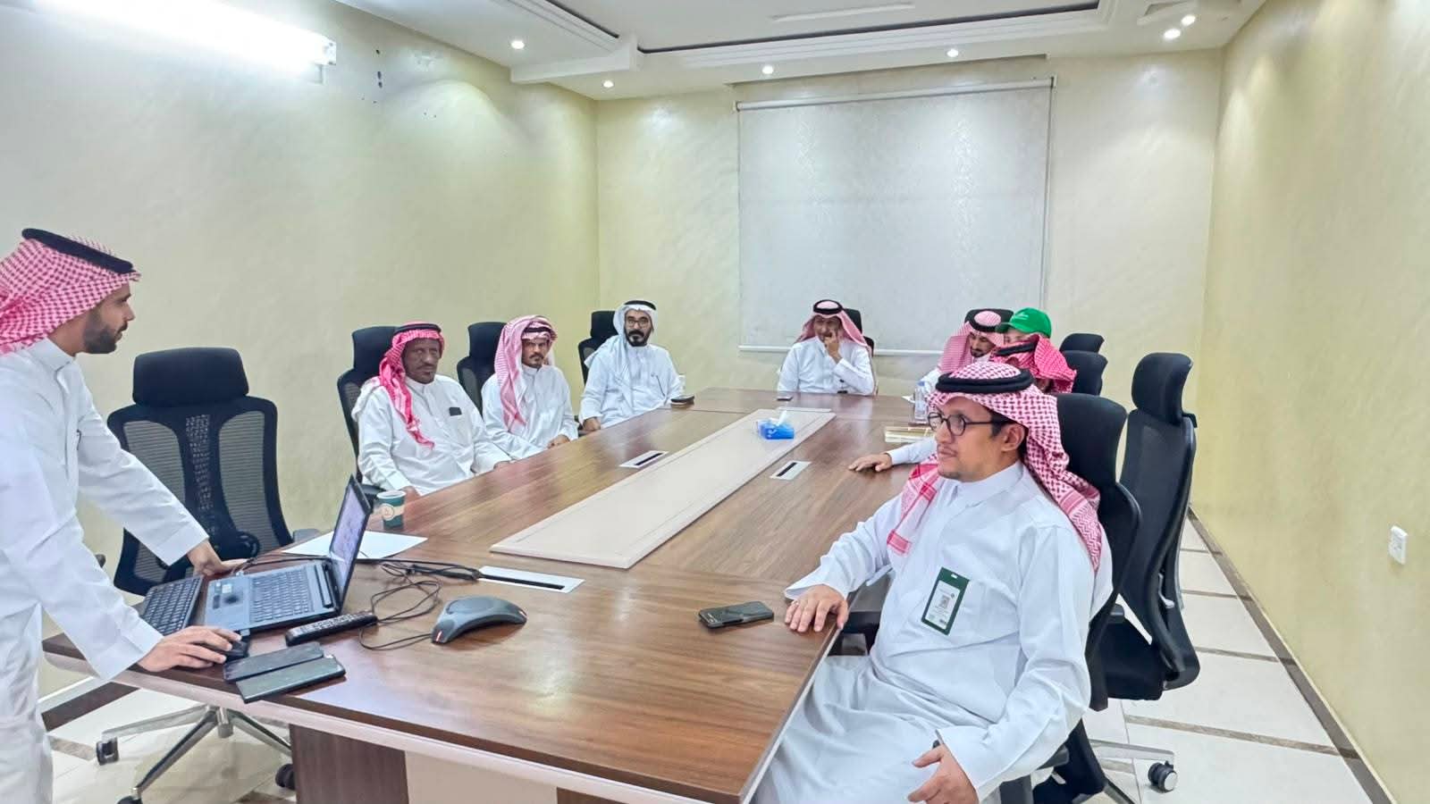 مكتب وزارة البيئة بالعاصمة المقدسة ينظم ورشة عمل بعنوان :“رفع البلاغات والطلبات عبر نظام جاهز ونظام نسمعك ”