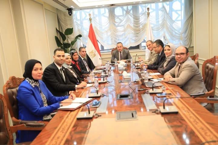 "قنصوه " يطلع على تفاصيل الخطة الإعلامية للتنسيق ويوجه الشكر للإدارة العامة للمكتب الإعلامي والمتحدث الرسمي