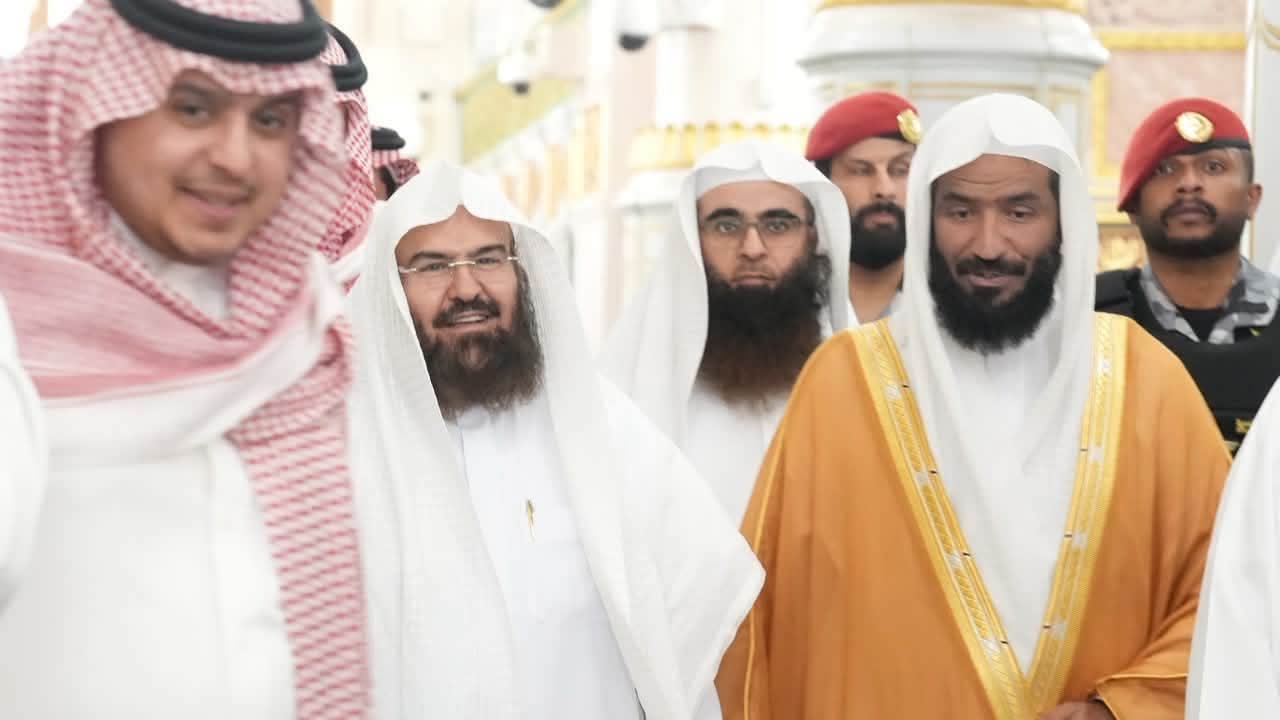 رئيس الشؤون الدينية يزور الروضة الشريفة ويؤكد أهمية الالتزام بآداب الزيارة