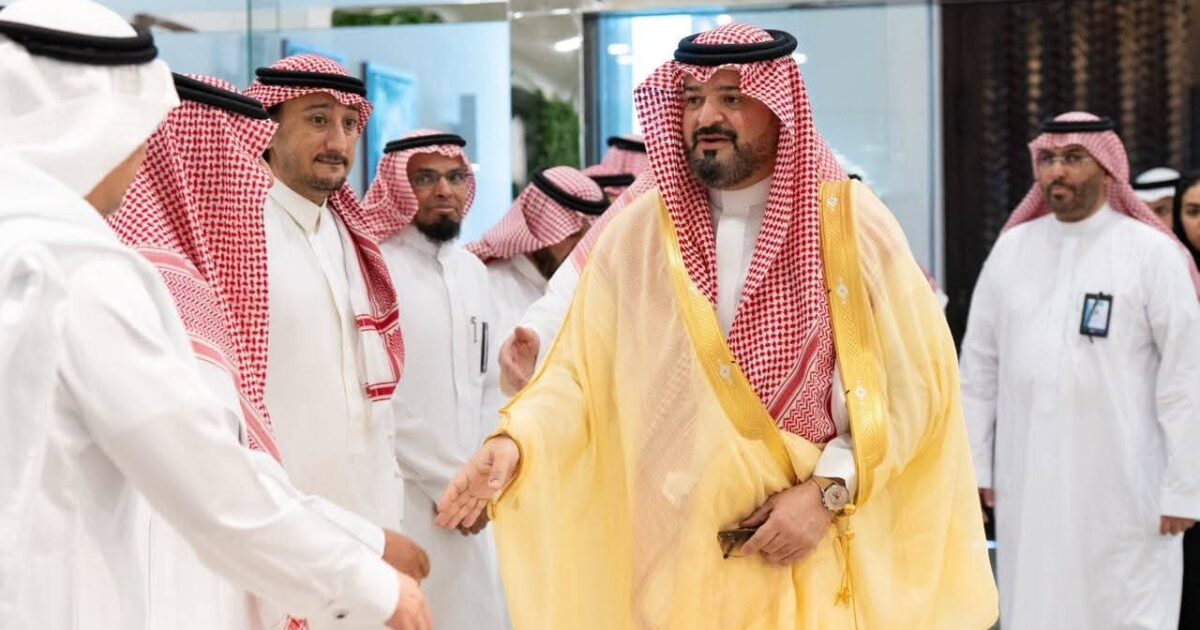 أمين جدة إحسان بافقيه يباشر مهام عمله ويطّلع على سير العمل بالأمانة