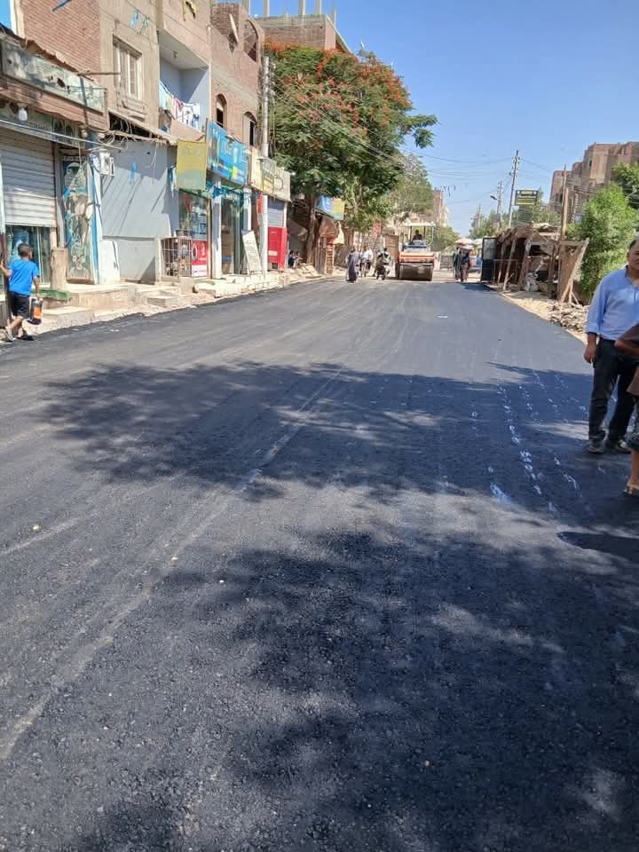 الانصارى يعلن بدء أعمال تطوير وتوسعة ورصف طريق أبو صير - الحوامدية ضمن خطة المحافظة