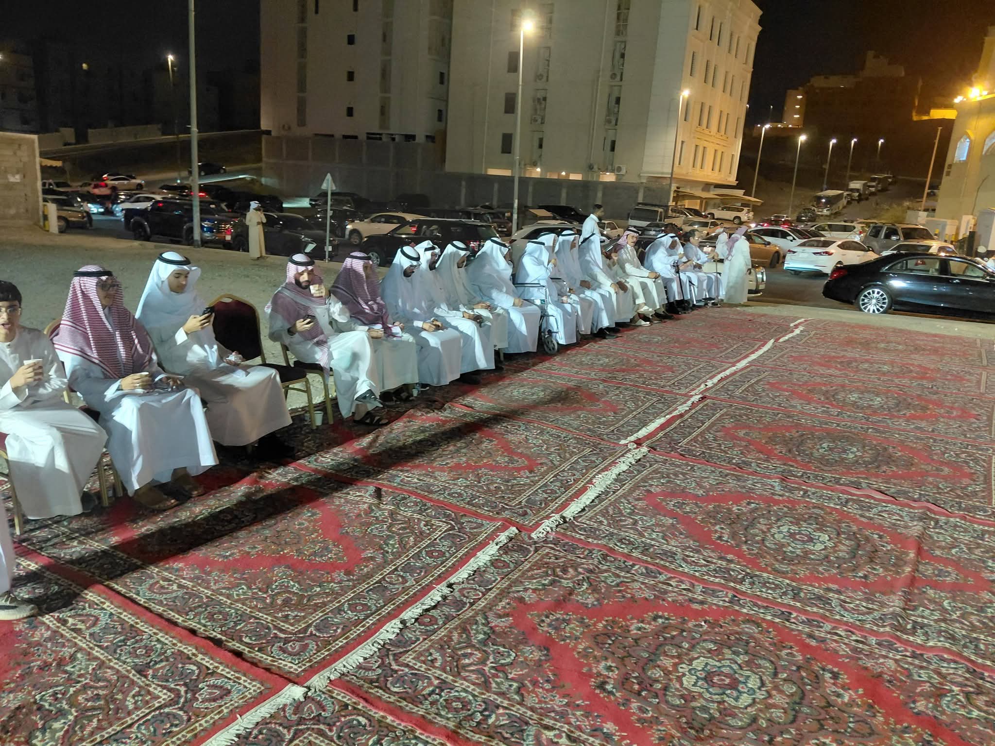 أصحاب المعالي وأصحاب الفضيلة والمشائخ وعدد كبير من أهالي منطقة مكة المكرمة يقدمون واجب العزاء والمواساة آل ناصري وارحامهم