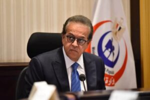 وزير الصحة يناقش اشتراطات تجديد ترخيص مزاولة مهنة الطب