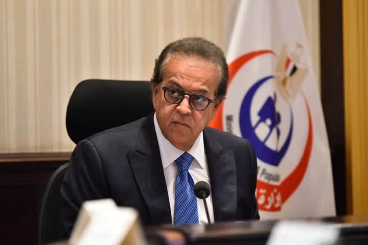 وزير الصحة يناقش اشتراطات تجديد ترخيص مزاولة مهنة الطب