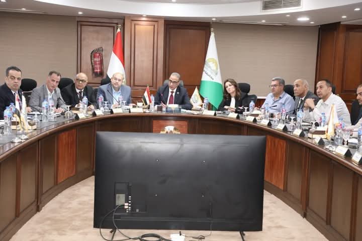 محافظ الجيزة يلتقي بأعضاء مجلسي النواب والشيوخ عن الهرم والحوامدية وأبو النمرس والصف وأطفيح