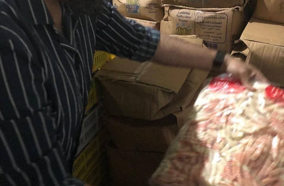 ضبط طن من المنتجات الغذائية منتهية الصلاحية ببنها