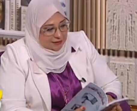ما زلت في عباءته