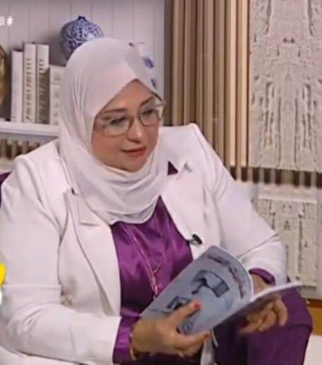 ما زلت في عباءته