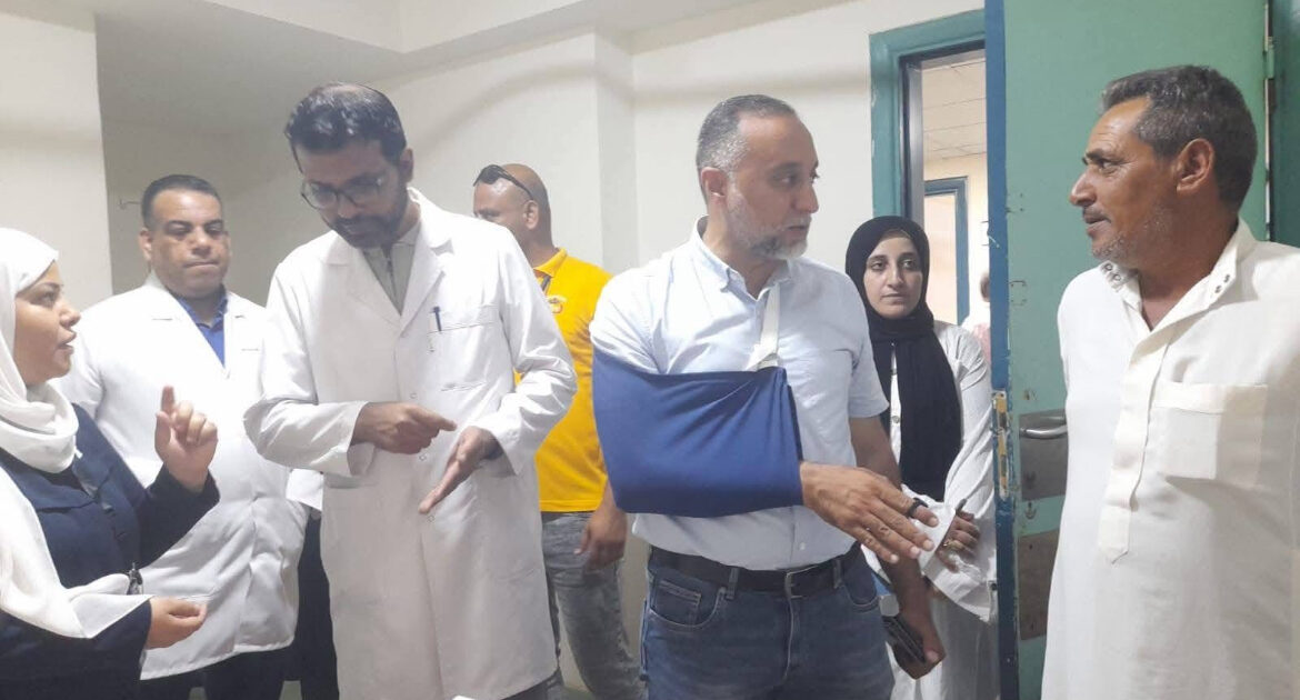 وكيل صحة شمال سيناء.. جولات رقابية رغم الإصابة