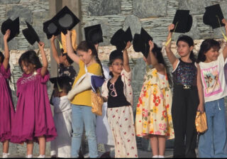 فرحة النجاح تعانق ورد الطائف.. "كهاتين" تحتفل بـ60 يتيماً في مبادرة استثنائية
