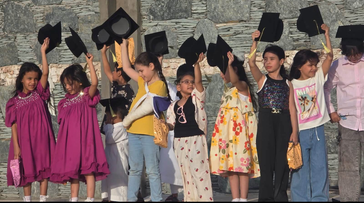 فرحة النجاح تعانق ورد الطائف.. "كهاتين" تحتفل بـ60 يتيماً في مبادرة استثنائية