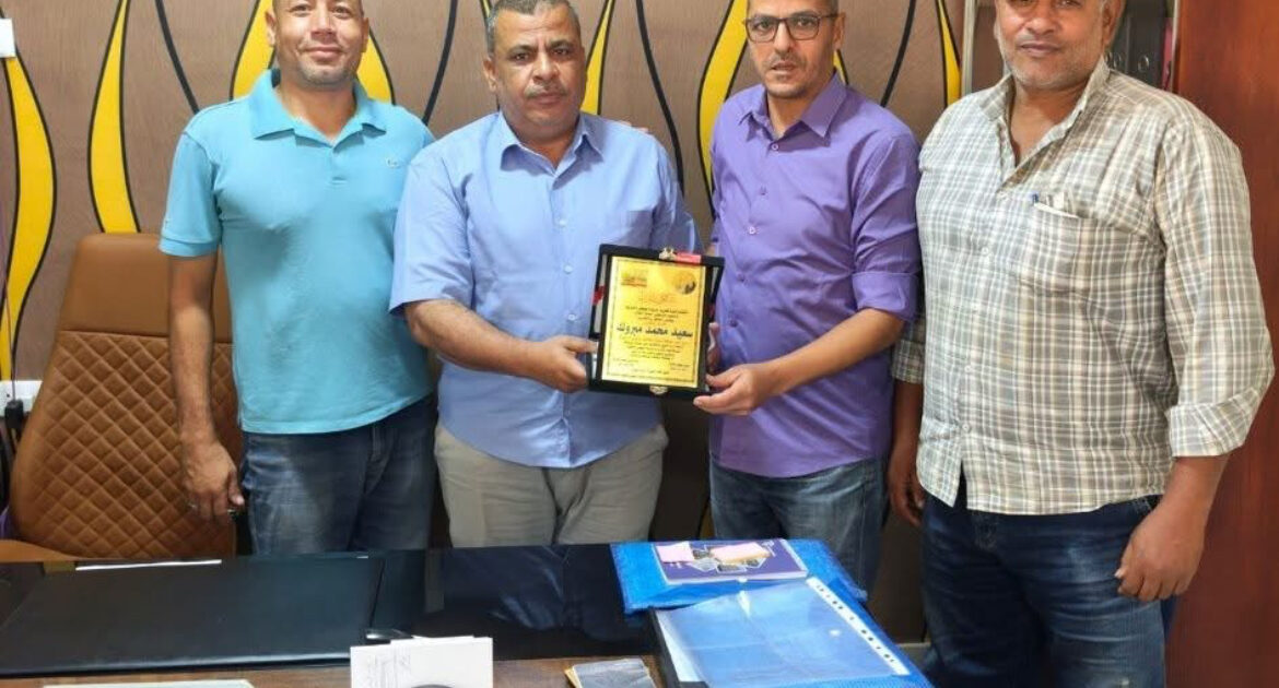 جريدة موطنى الدولية تكرم مدير عام منطقة منشأة القناطر وجزيرة الوراق