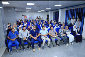 رئيس جامعة المنيا يعقد اجتماعًا موسعًا بالأطقم الطبية والتمريضية والإدارية بمستشفى طب وجراحات الأطفال
