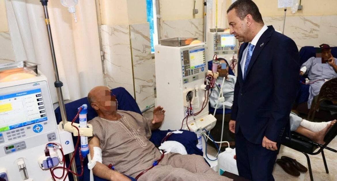 جولة مفاجئة تكشف أوجه القصور.. محافظ المنوفية يحيل مسؤولين للتحقيق ويوجه باستجابات عاجلة لمرضى الغسيل الكلوي