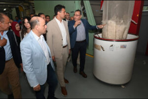 طوزير الصناعة يستهل جولته بمدينة المحلة الكبرى بتفقد مجمع مصانع شركة مصر للغزل والنسيج