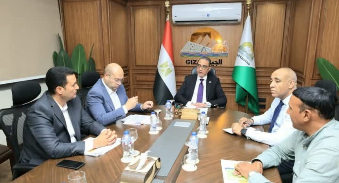 الانصارى يتابع مشروعات وخطط العمل بالبدرشين.. ويكلف بدعم النظافة بالبدرشين بـ٩٥ عاملًا وتوفير المعدات