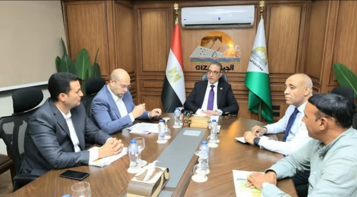 الانصارى يتابع مشروعات وخطط العمل بالبدرشين.. ويكلف بدعم النظافة بالبدرشين بـ٩٥ عاملًا وتوفير المعدات