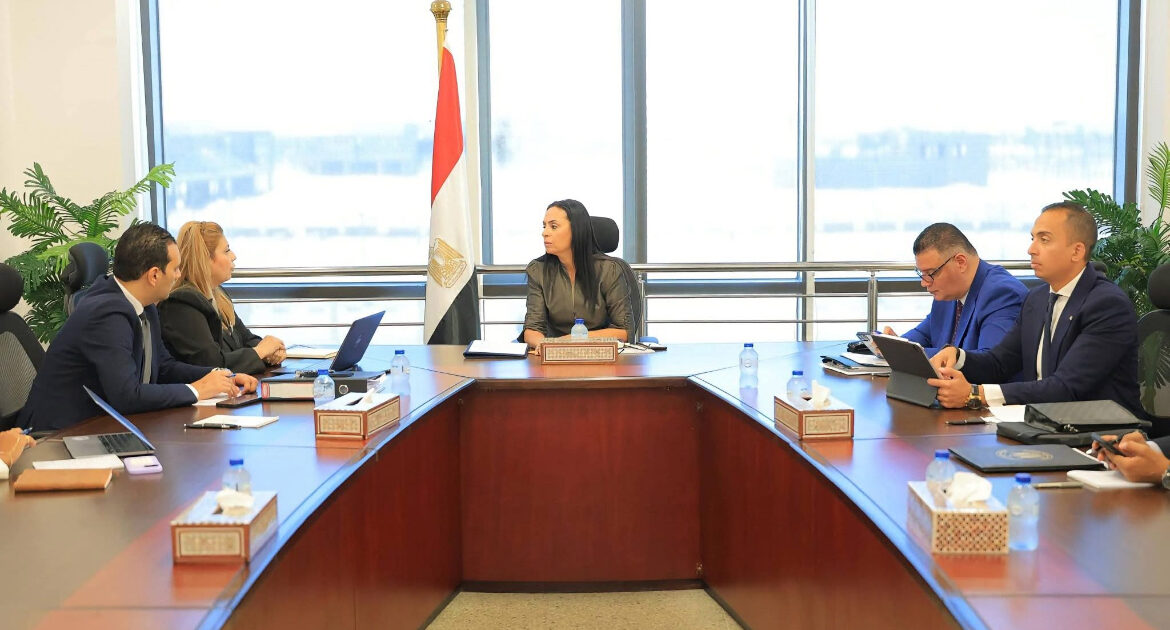 وزيرة التضامن الاجتماعي تتابع الخطة التنفيذية لصندوق دعم الصناعات الريفية والبيئية