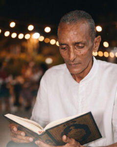 بقلم المعز غَنِـي لماذا سُمِّيت سورة البقرة بهذا الاسم؟ وما الرابط الذي يجمع موضوعاتها؟