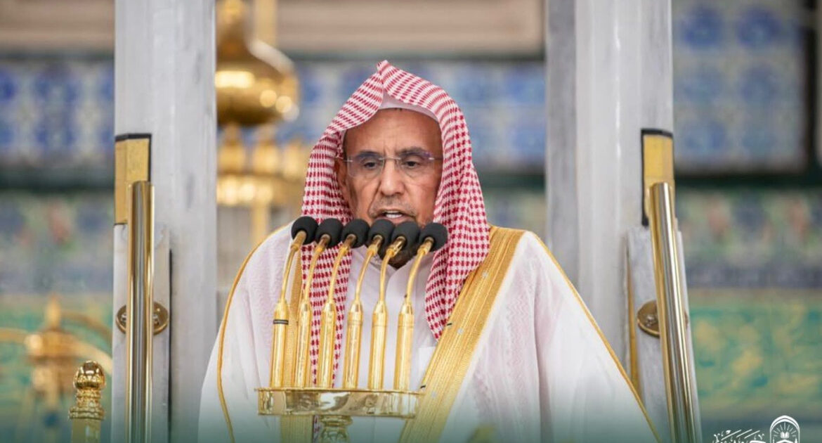 آل الشيخ يؤم المصلين لصلاة الجمعة بالمسجد النبوي الشريف