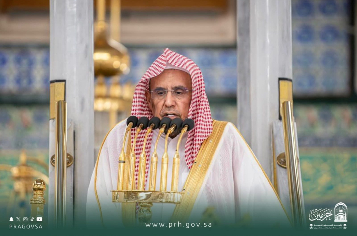 آل الشيخ يؤم المصلين لصلاة الجمعة بالمسجد النبوي الشريف