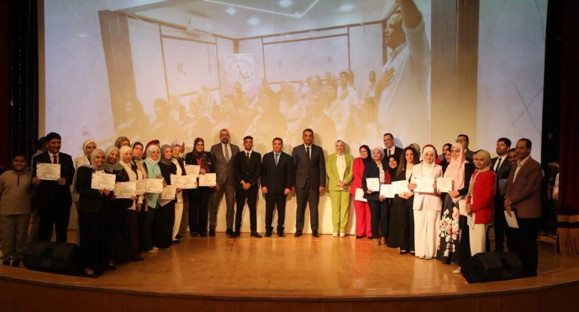 محافظ البحر الأحمر يشهد ختام الدورة الطليعية لتأهيل الكوادر الشبابية بالمحافظة