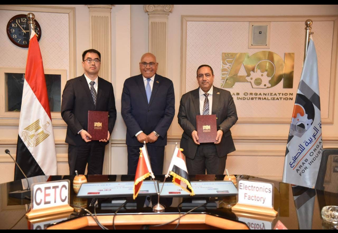 توقيع عقد إتفاق بين مصنع الإلكترونيات التابع للهيئة العربية للتصنيع وشركة سيتك إنترناشونال الصينية